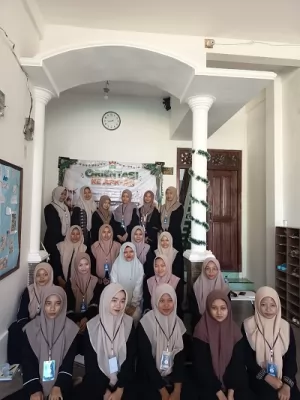 Raden Ajeng Jihan Fakhira Zain (Jihan) Mengikuti Orientasi Santri Baru di Pondok Pesantren Putri Khadijah Pamekasan Madura